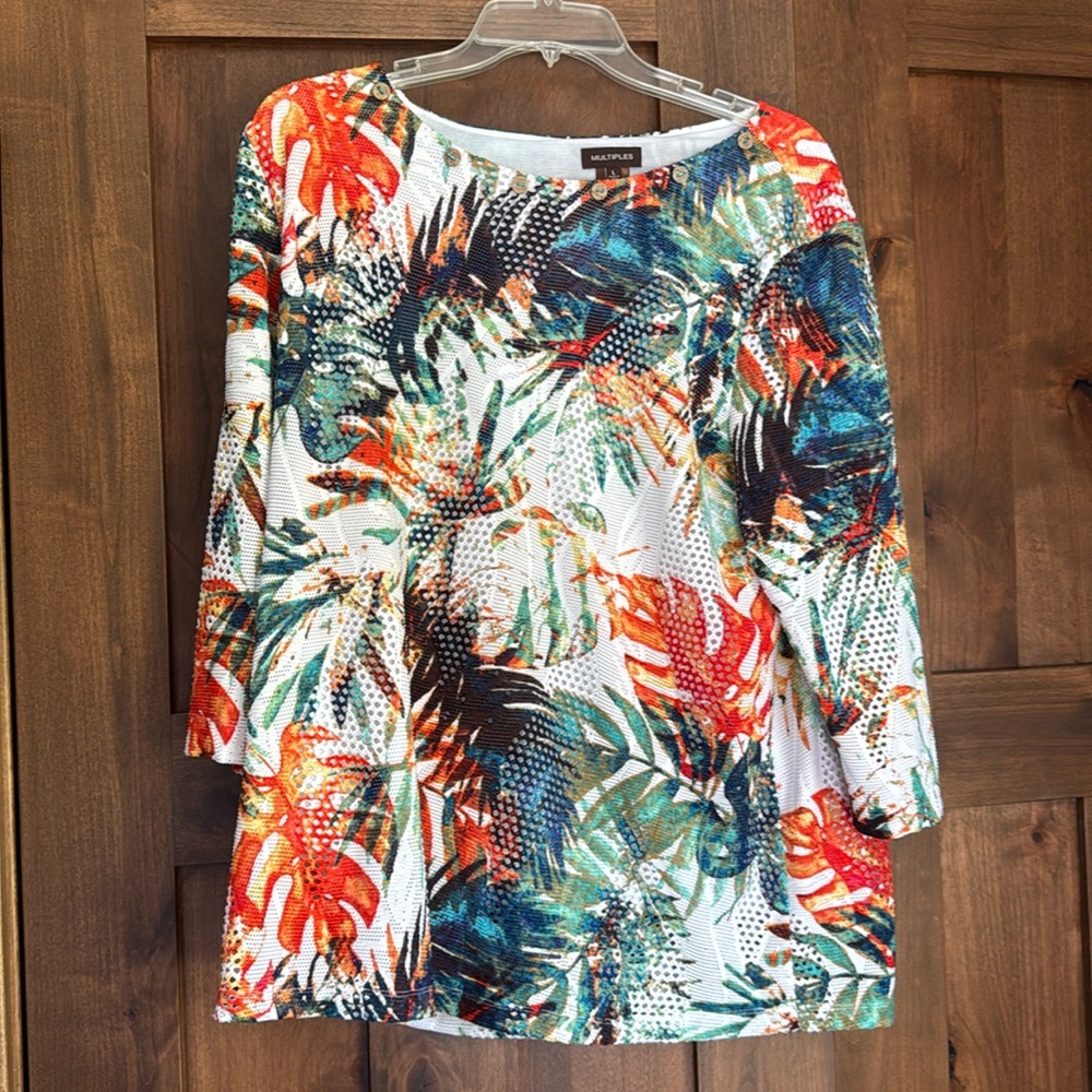 3/4 sleeve fun tunic top. Size L. Bought from a small boutique. Worn once.